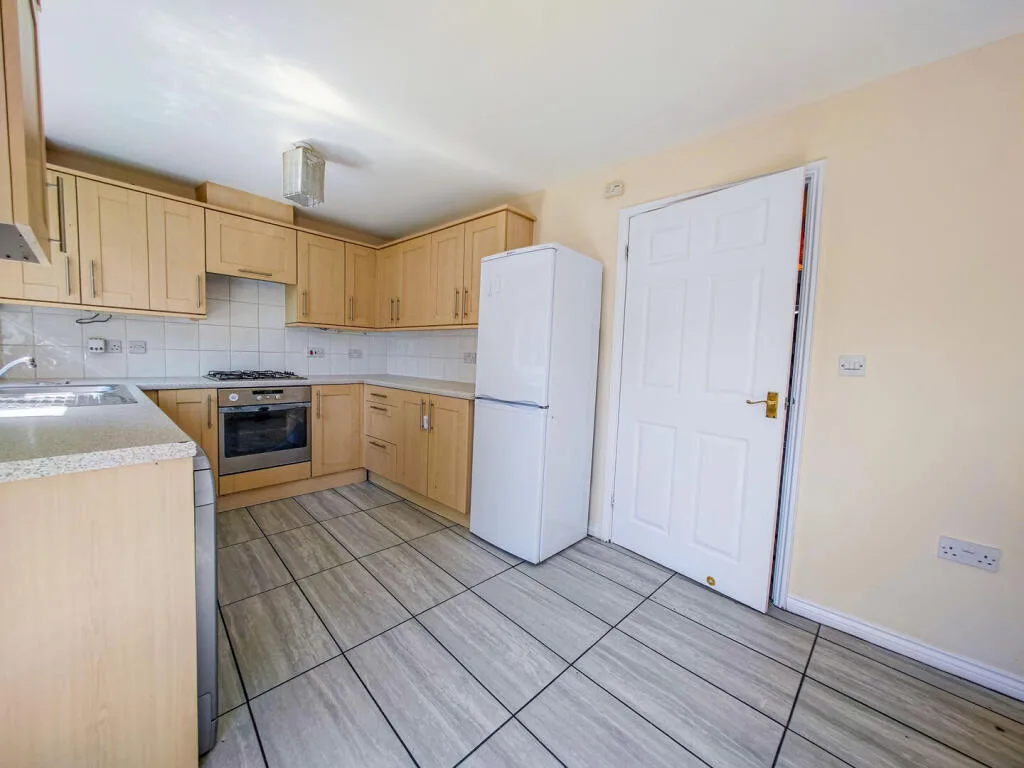 3 bedroom end of terrace house for rent
