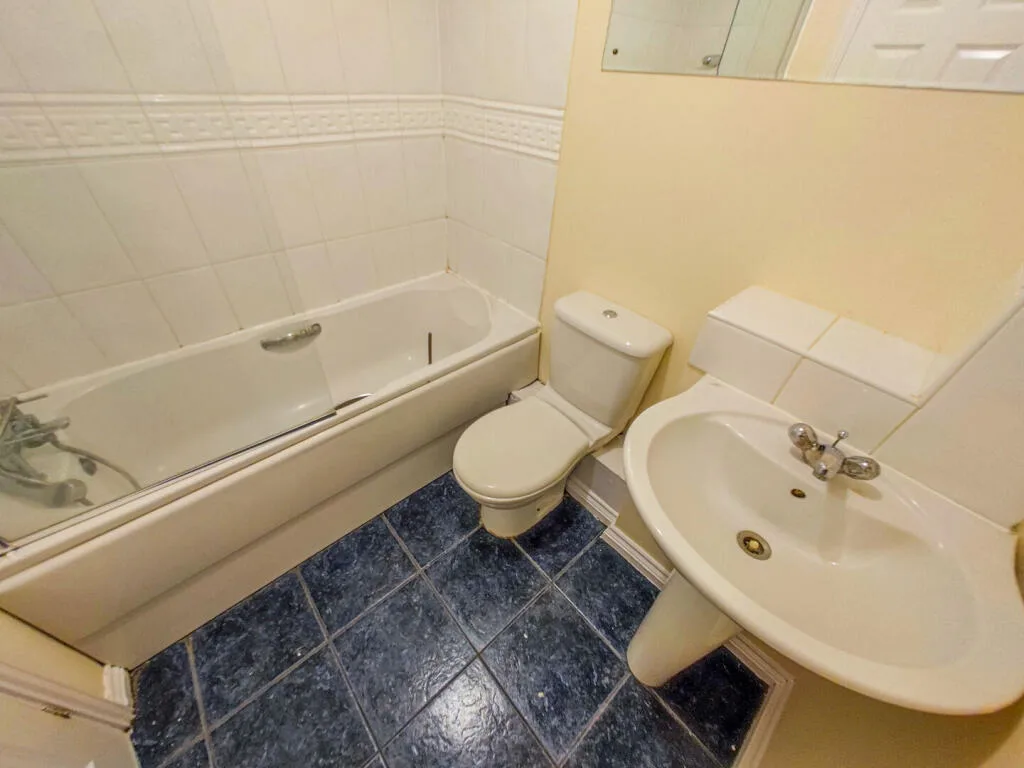 3 bedroom end of terrace house for rent