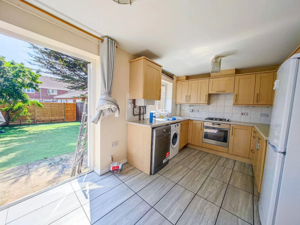 3 bedroom end of terrace house for rent