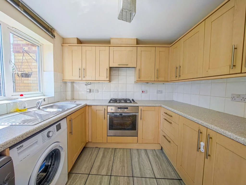 3 bedroom end of terrace house for rent