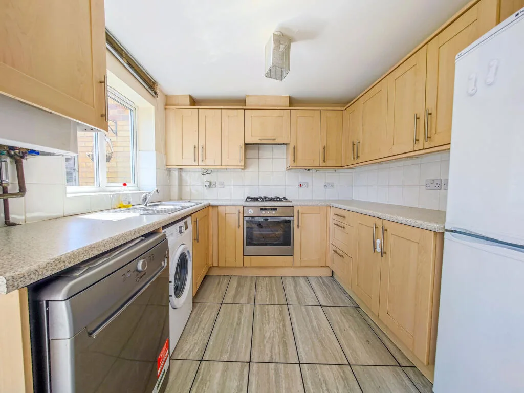 3 bedroom end of terrace house for rent