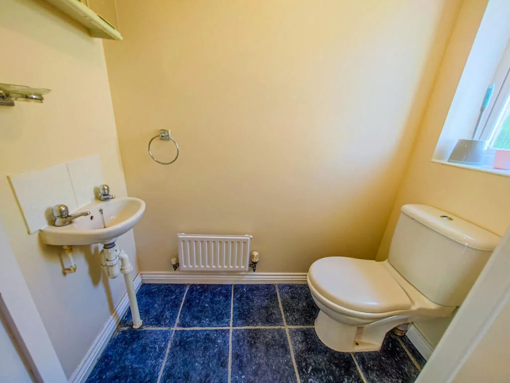 3 bedroom end of terrace house for rent