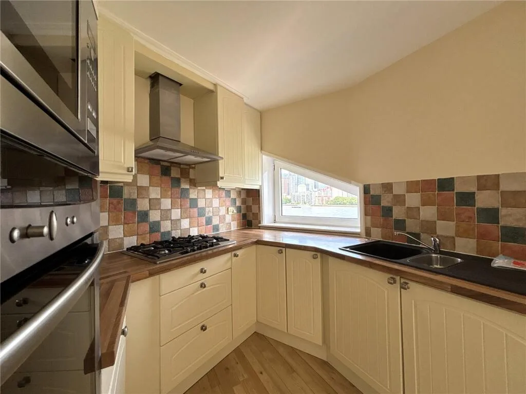 2 bedroom penthouse for rent