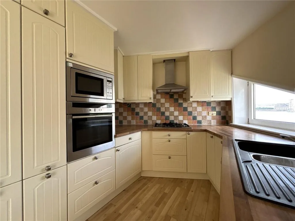 2 bedroom penthouse for rent