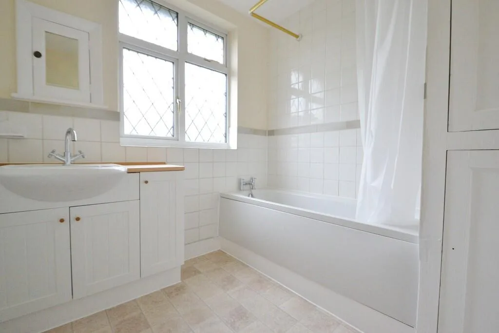3 bedroom semi-detached house for rent