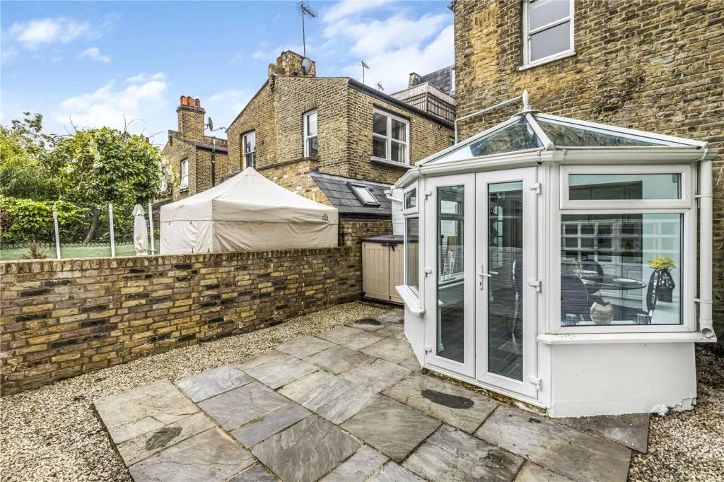 3 bedroom flat for rent