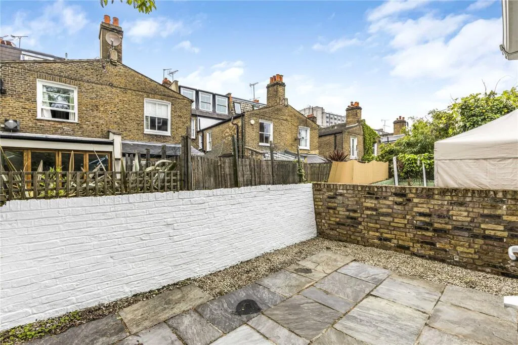 3 bedroom flat for rent