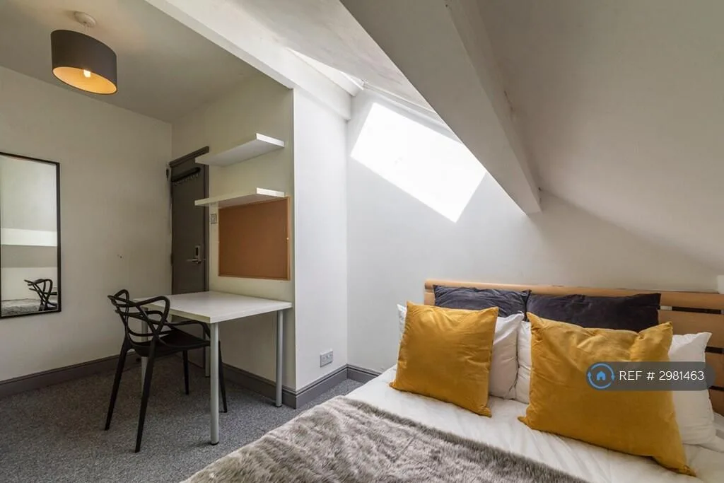 5 bedroom terraced house for rent