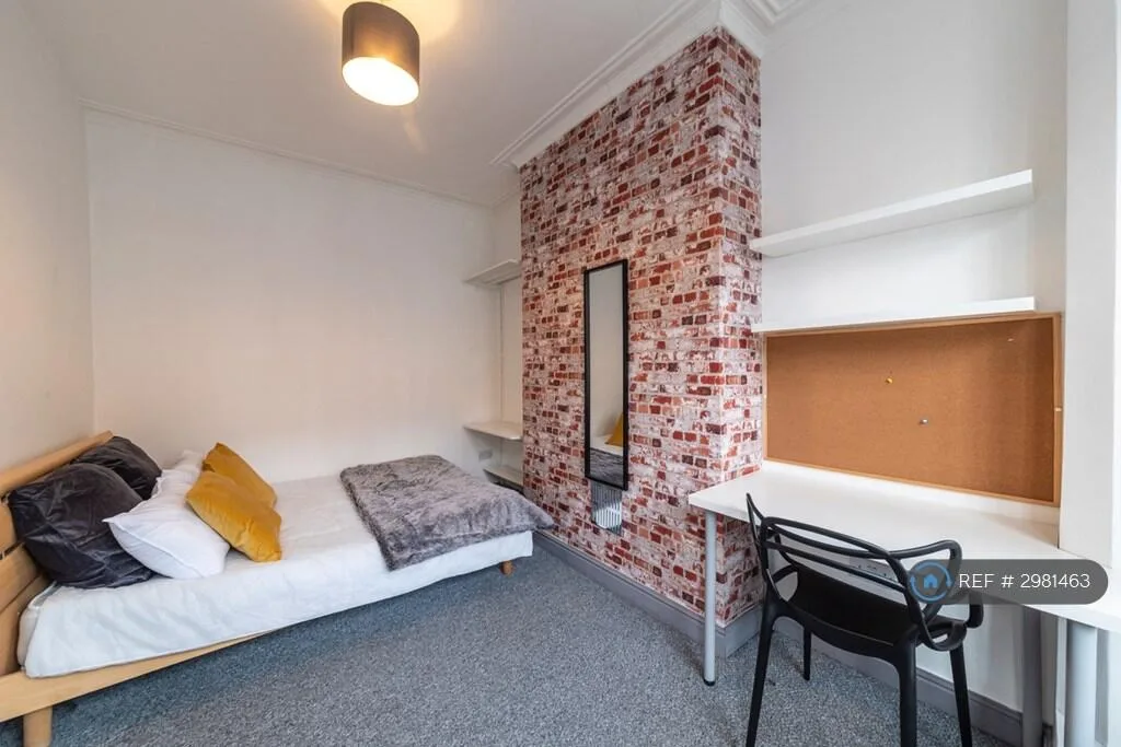 5 bedroom terraced house for rent