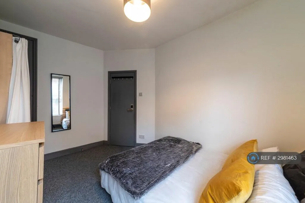 5 bedroom terraced house for rent