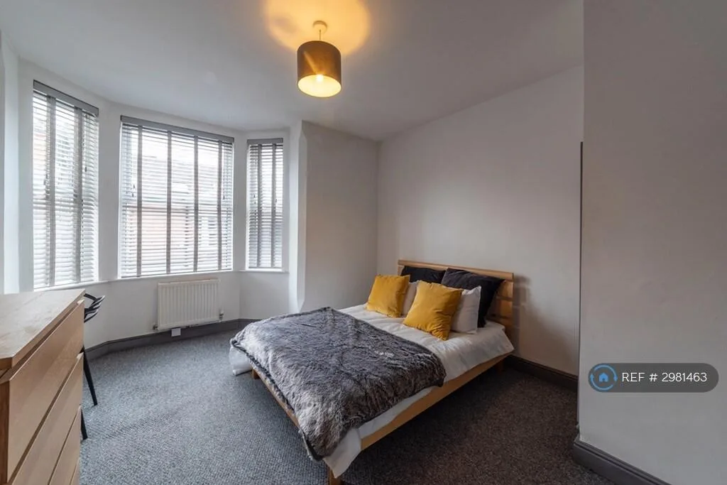 5 bedroom terraced house for rent