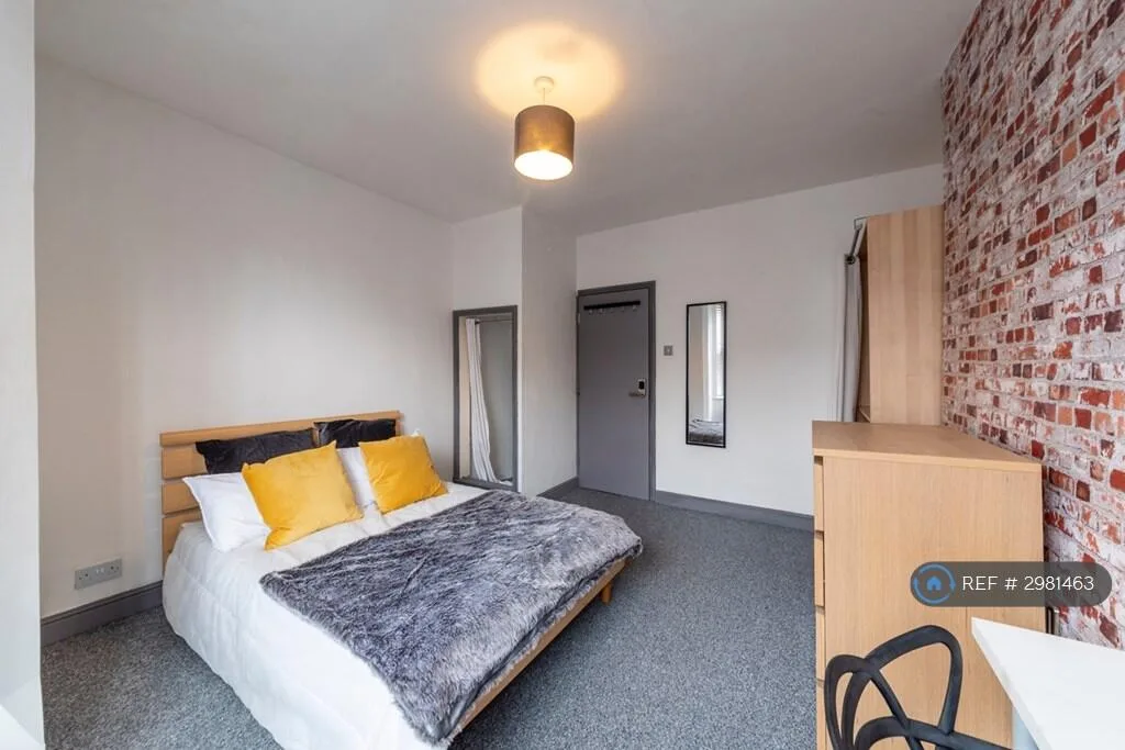5 bedroom terraced house for rent