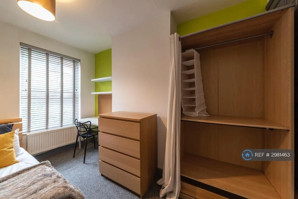 5 bedroom terraced house for rent