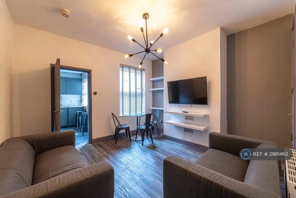 5 bedroom terraced house for rent