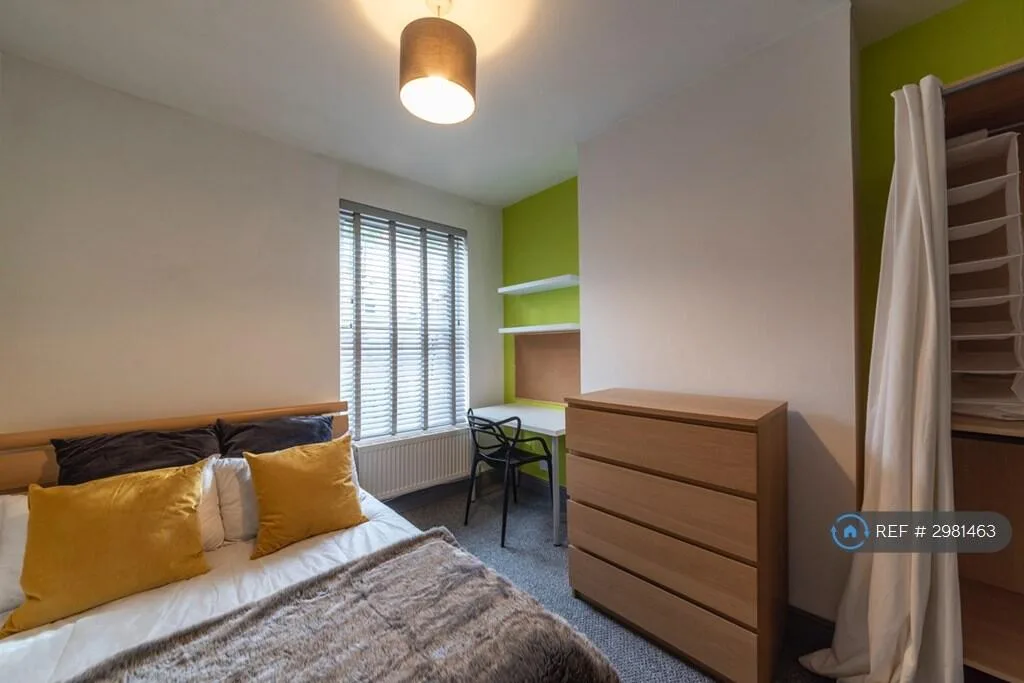5 bedroom terraced house for rent