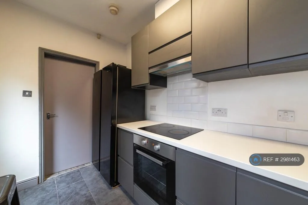 5 bedroom terraced house for rent