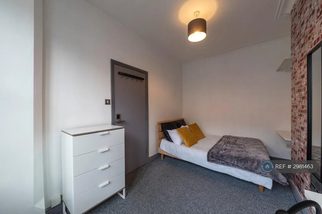 5 bedroom terraced house for rent
