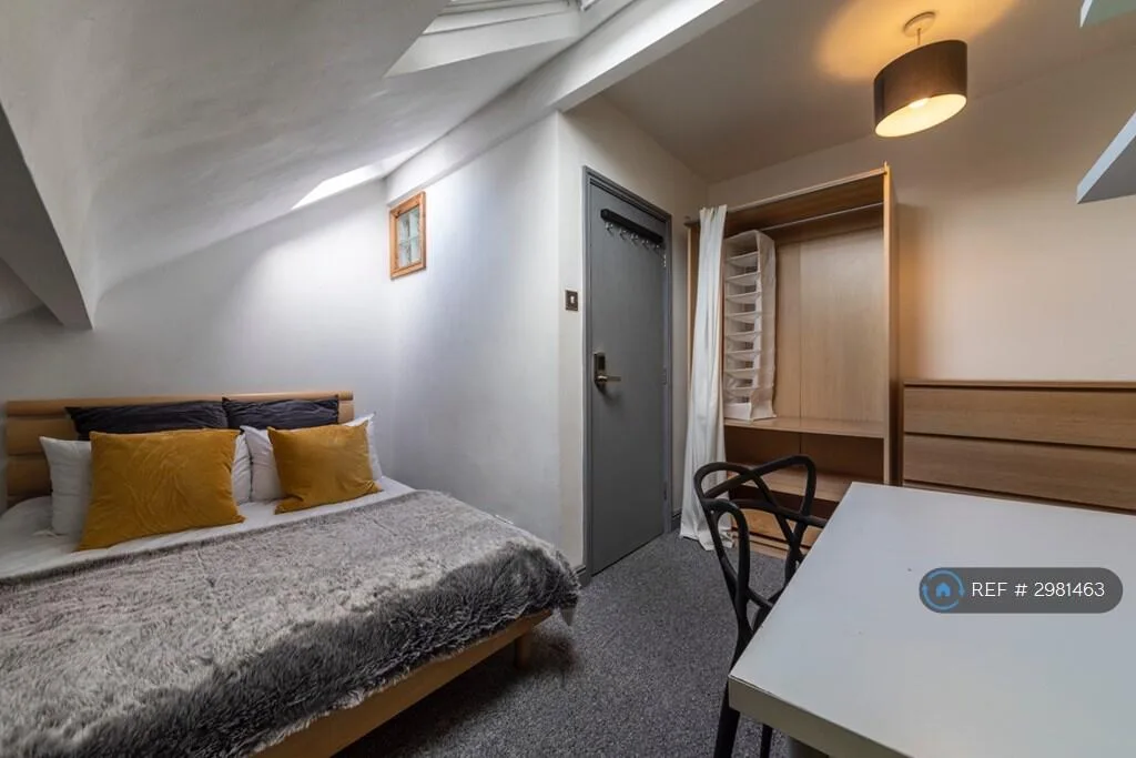 5 bedroom terraced house for rent
