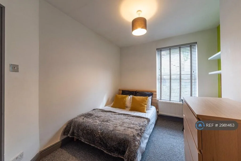 5 bedroom terraced house for rent