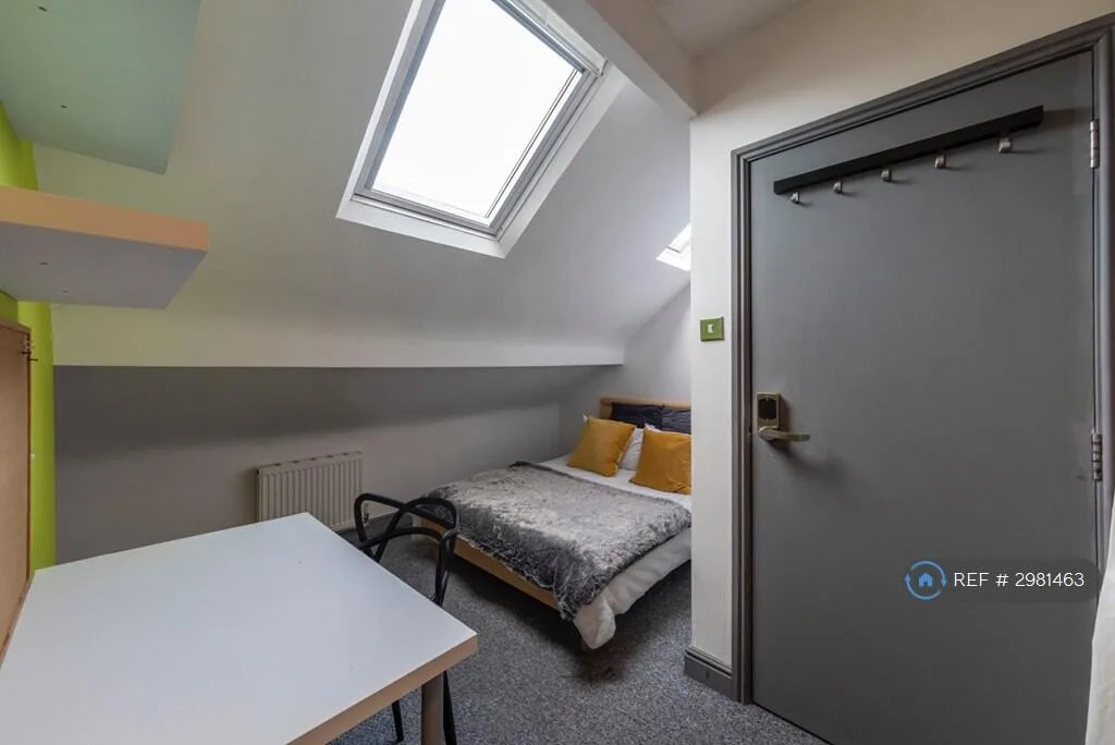 5 bedroom terraced house for rent