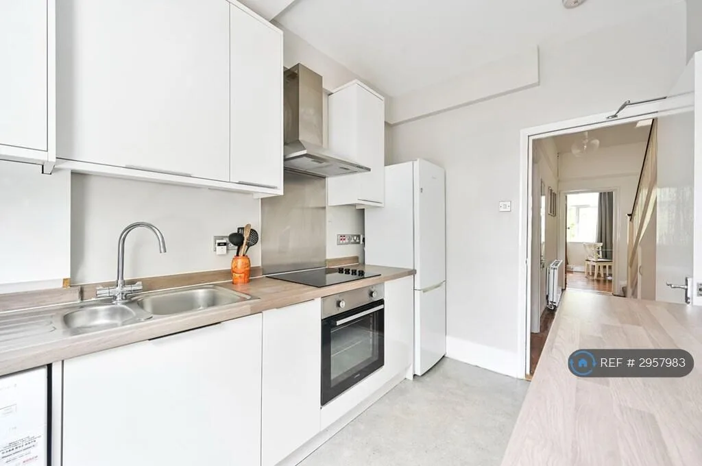 4 bedroom flat for rent