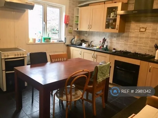 6 bedroom terraced house for rent