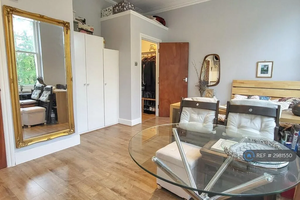 Studio flat for rent