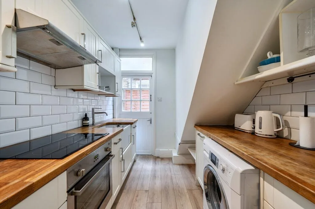 3 bedroom maisonette for rent