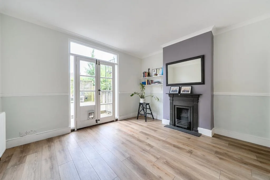 3 bedroom maisonette for rent