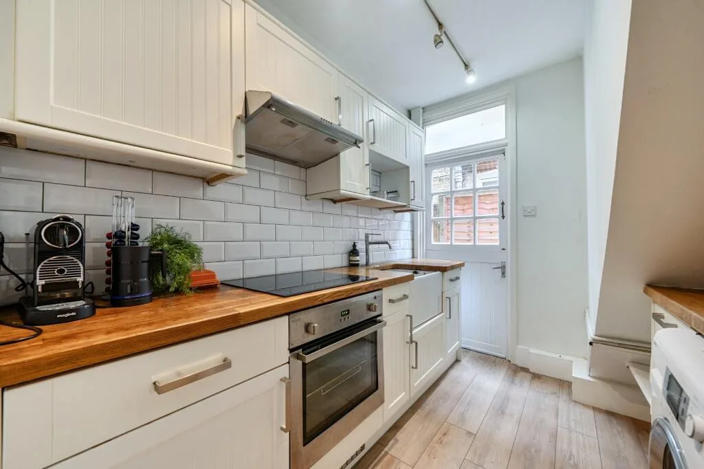 3 bedroom maisonette for rent