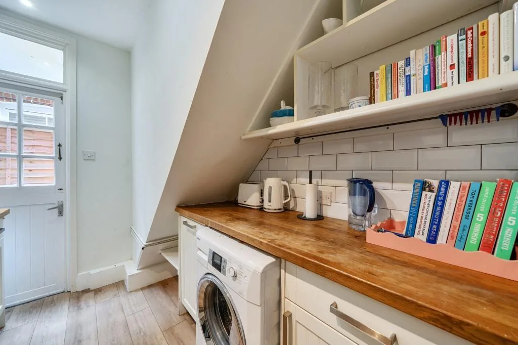 3 bedroom maisonette for rent
