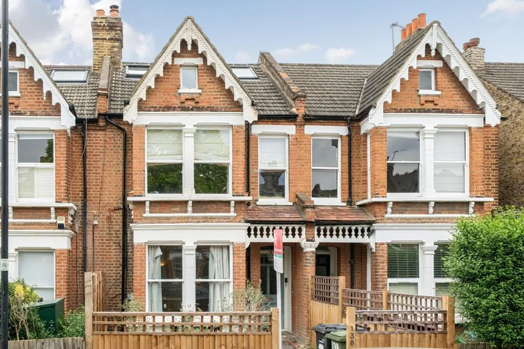 3 bedroom maisonette for rent