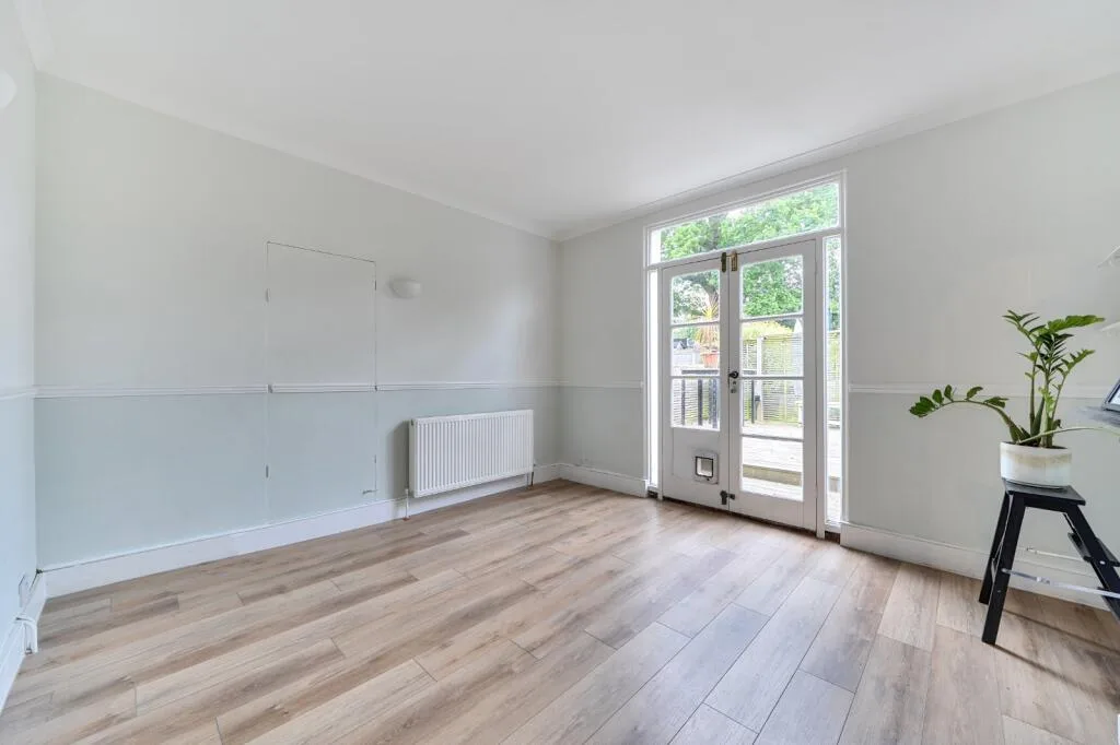 3 bedroom maisonette for rent
