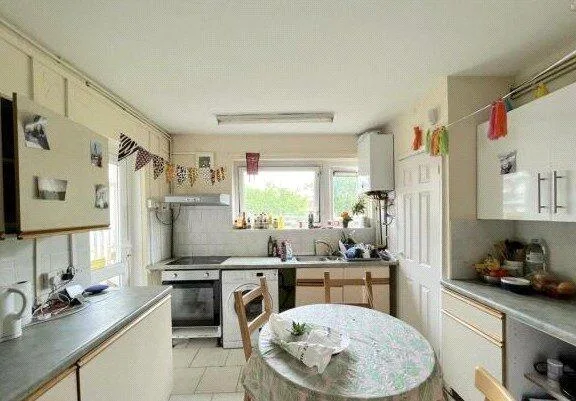 4 bedroom maisonette for rent