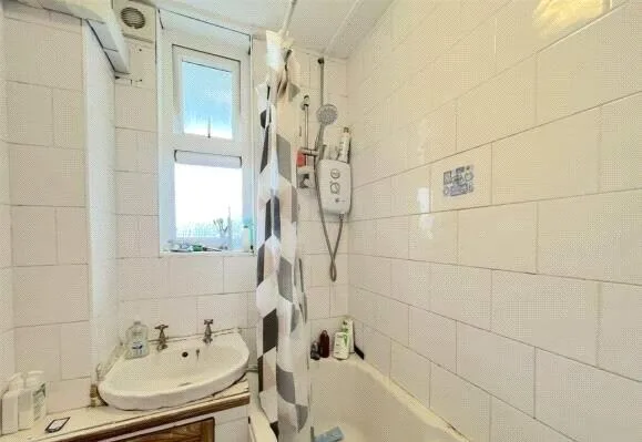 4 bedroom maisonette for rent