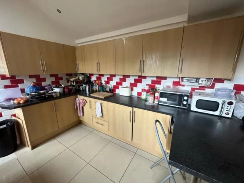 9 bedroom terraced house for rent