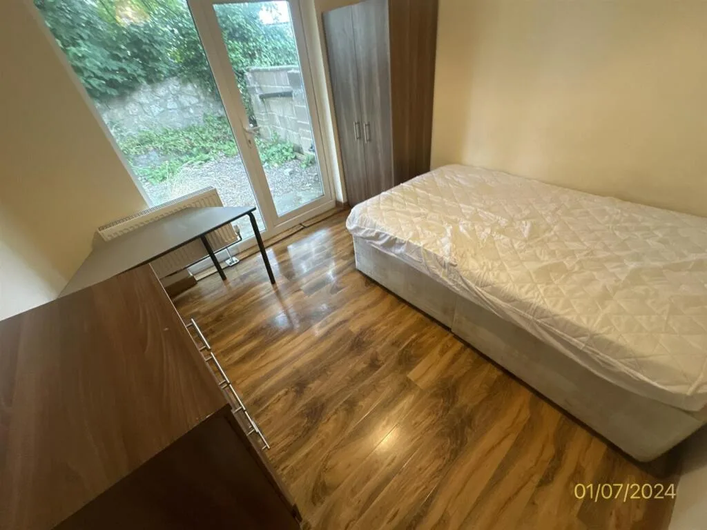 9 bedroom terraced house for rent