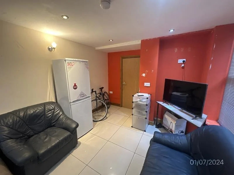 9 bedroom terraced house for rent