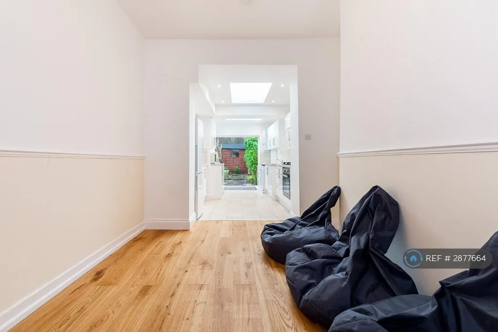 5 bedroom terraced house for rent