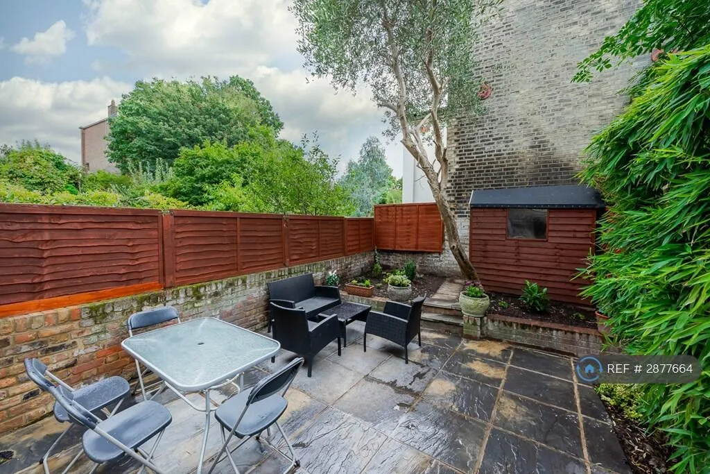 5 bedroom terraced house for rent