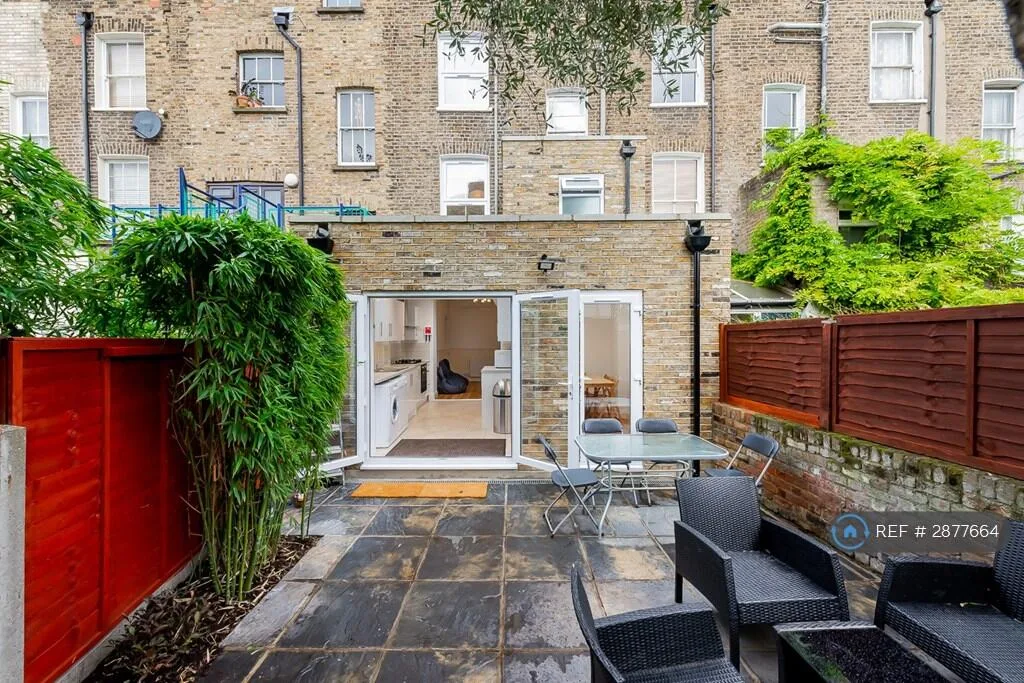 5 bedroom terraced house for rent