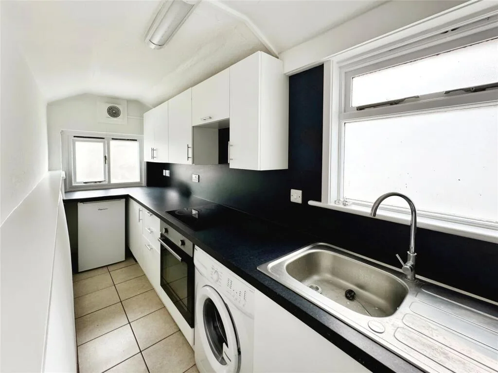 3 bedroom end of terrace house for rent
