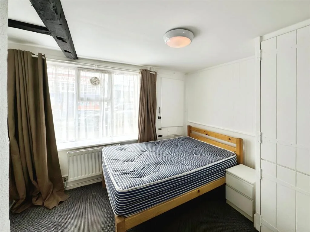 3 bedroom end of terrace house for rent