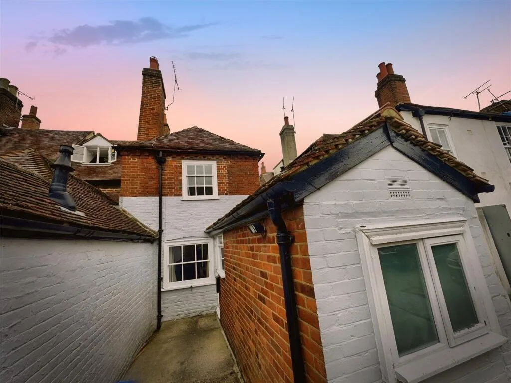 3 bedroom end of terrace house for rent