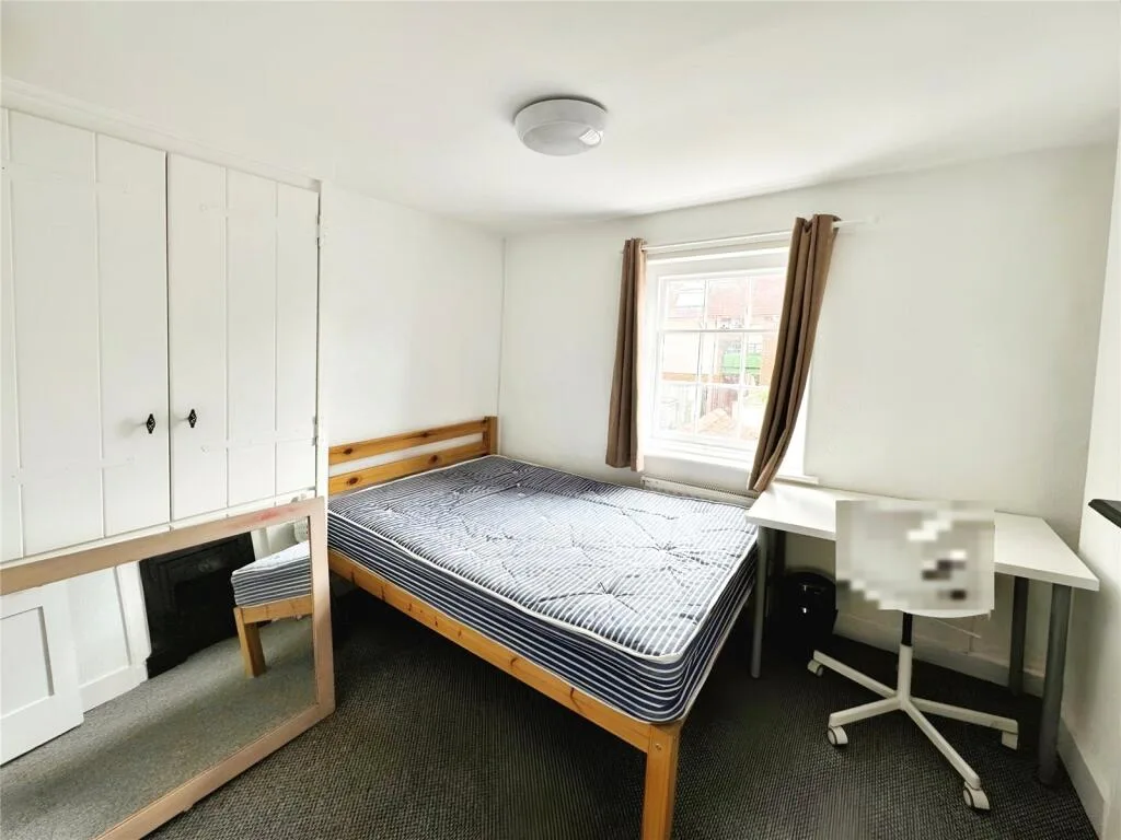 3 bedroom end of terrace house for rent
