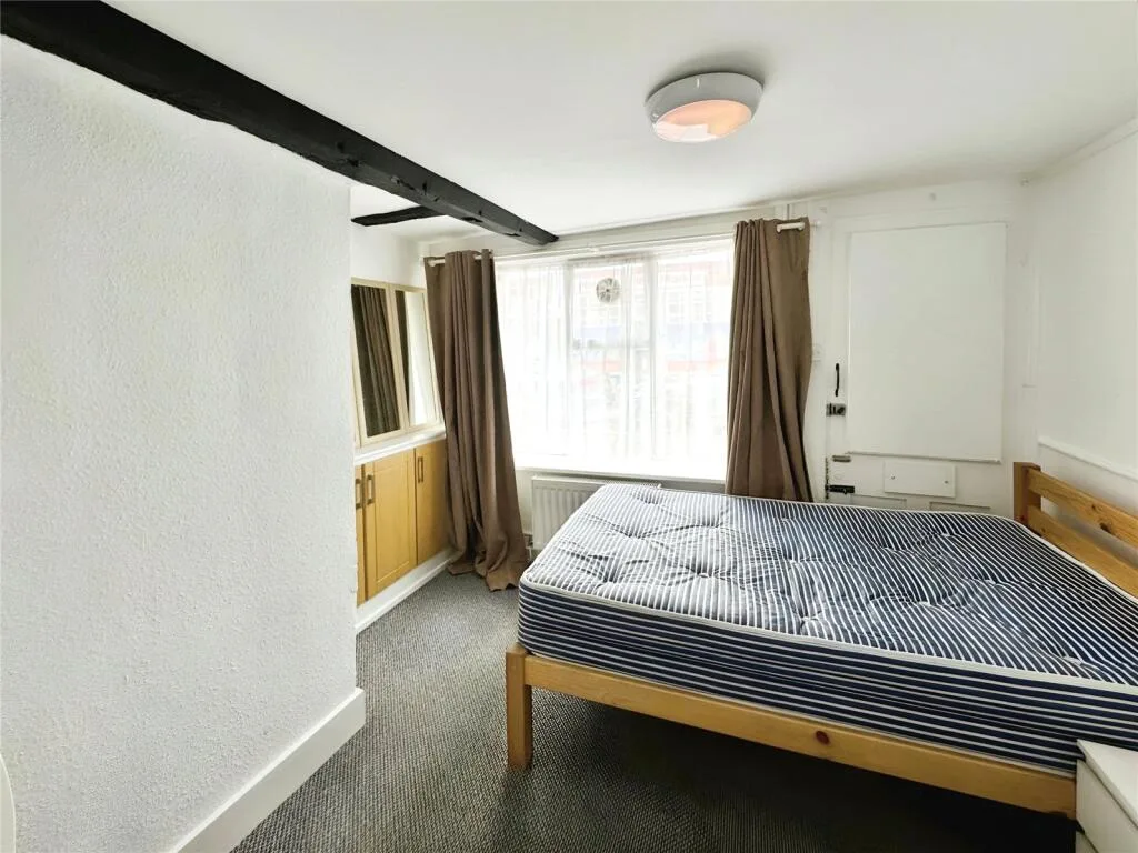 3 bedroom end of terrace house for rent