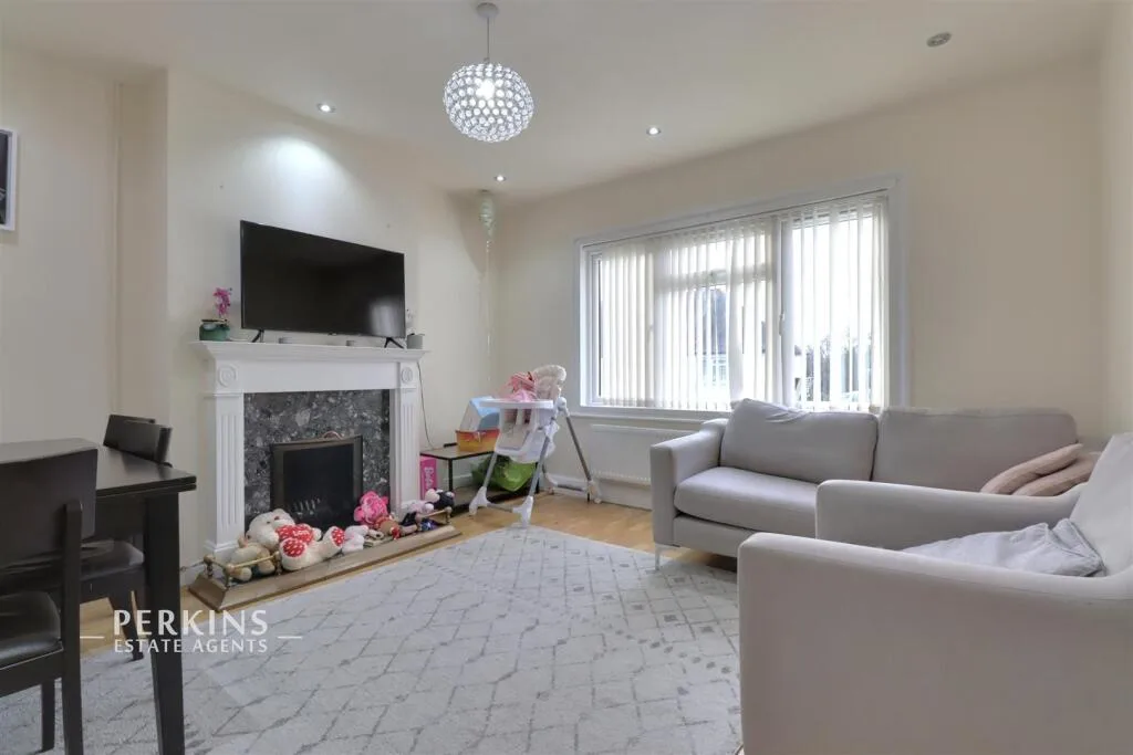 2 bedroom maisonette for rent