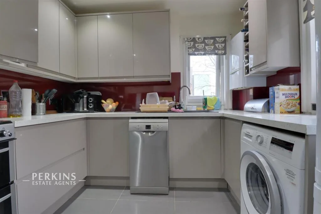 2 bedroom maisonette for rent