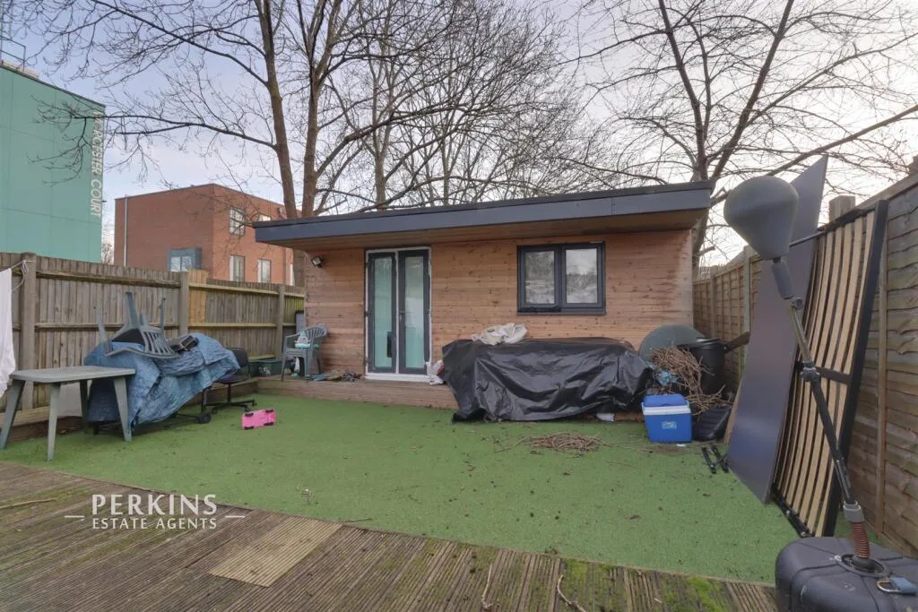2 bedroom maisonette for rent