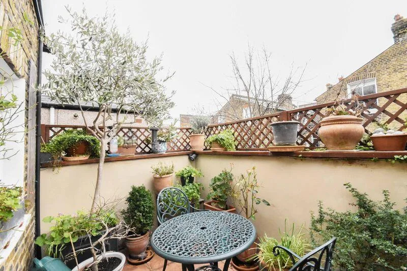 3 bedroom flat for rent